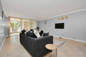 DOUBLE Master Suites Condo Near MED CTR, NRG Arena 2